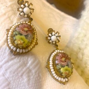 Vintage screw on earrings in multicolor